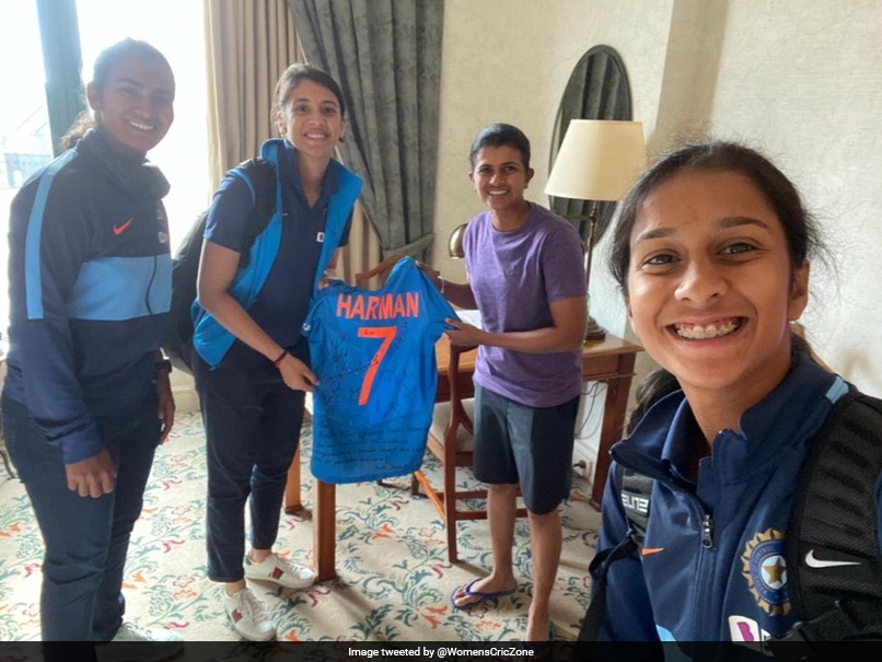 Women's T20 World Cup: Smriti Mandhana, Other Stars Gift Signed Jersey To Retiring Sri Lanka Legend