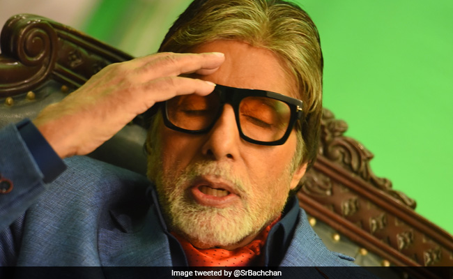 Amitabh Bachchan's Reaction In 2 Pics After Finding Out This Fact About Heart Emojis