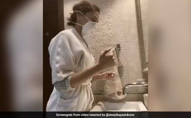 Coronavirus से बचाव के लिए Deepika Padukone के बाद अनुष्का शर्मा ने लिया डब्ल्यूएचओ का सेफ हैंड चैलेंज
