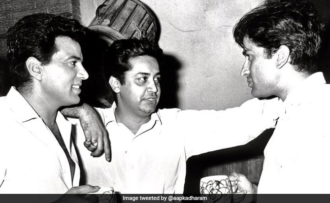 शशि कपूर के जन्मदिन पर धर्मेंद्र ने शेयर की पुरानी तस्वीर, बोले- हमने क्रोधी में साथ काम किया था...