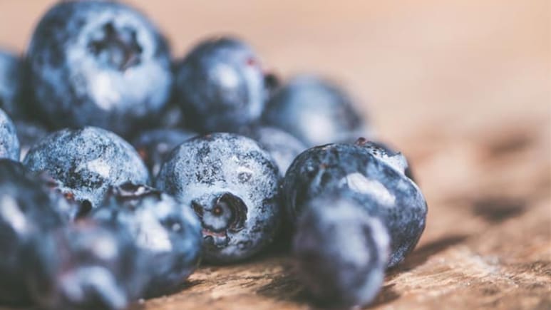 Blueberries And Dark Chocolate: Nutritionist Reveals 4 Fruit Combos That Can Boost Brain And Heart Health