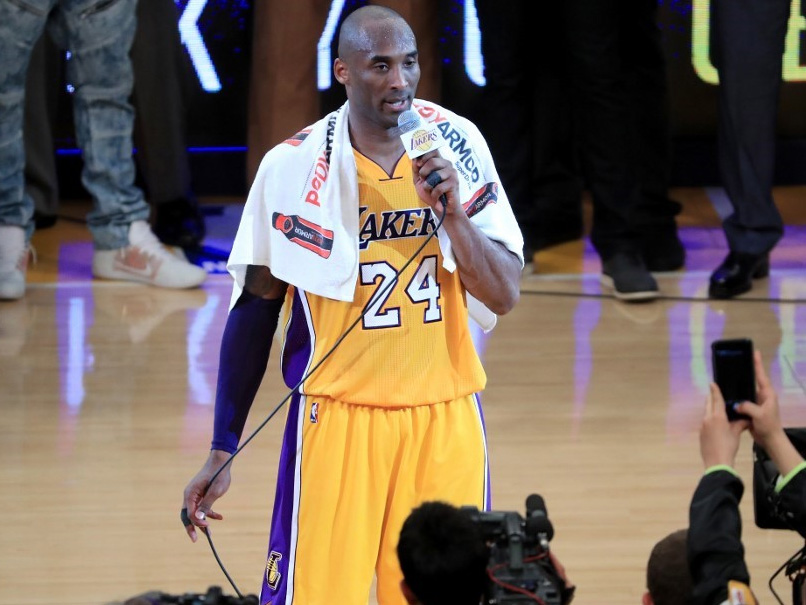 Kobe Bryant's Towel Fetches $33,000 At Auction: Report