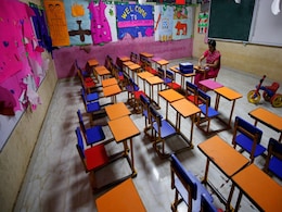 नोएडा में अगर लॉकडाउन के दौरान स्कूलों ने मांगी फीस तो होगी कार्रवाई, डीएम ने जारी किया आदेश नोएडा में अगर लॉकडाउन के दौरान स्कूलों ने मांगी फीस तो होगी कार्रवाई, डीएम ने जारी किया आदेश