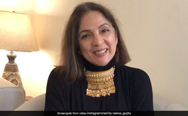 नीना गुप्‍ता ने बनाया मजेदार ऑरेंज केक, कहा- "देसी लड़की...", देखें Video