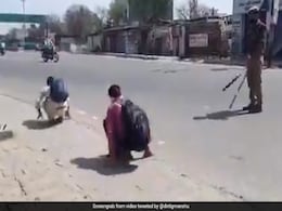 गांव जा रहे मजदूरों के साथ पुलिस ने किया ऐसा, तो बॉलीवुड डायरेक्टर बोले- यह बहुत भयानक है, देखें Video गांव जा रहे मजदूरों के साथ पुलिस ने किया ऐसा, तो बॉलीवुड डायरेक्टर बोले- यह बहुत भयानक है, देखें Video