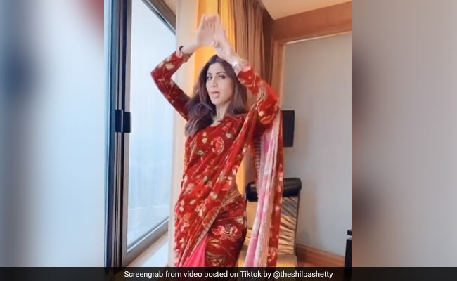 शिल्पा शेट्टी ने लाल साड़ी में किया धमाकेदार नागिन डांस, 5 करोड़ से भी ज्यादा बार देखा गया Video