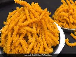 Chaitra Navratri 2021: How To Make Vrat-Friendly Sabudana-Aloo Kurkure At Home (Recipe Video Inside) Chaitra Navratri 2021: How To Make Vrat-Friendly Sabudana-Aloo Kurkure At Home (Recipe Video Inside)