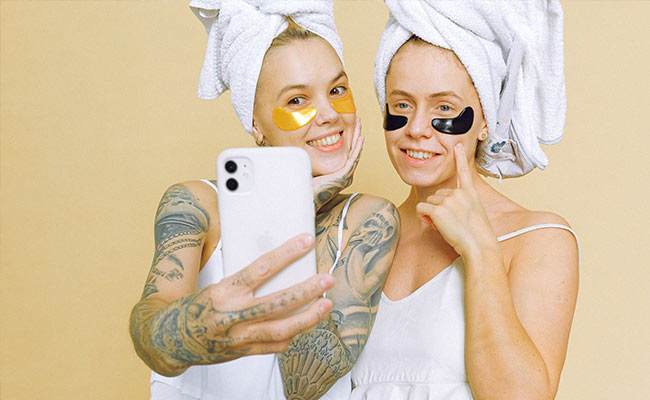 Relax Your Eyes With These Effective DIY Eye Masks