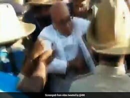 Digvijaya Singh Dragged By Bengaluru Cops, Tried To Meet Rebels: 10 Facts Digvijaya Singh Dragged By Bengaluru Cops, Tried To Meet Rebels: 10 Facts