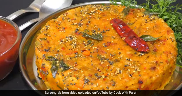 Watch: This &lsquo;Poha Oats Namkeen Cake&rsquo; Sans Oil Can Be A Healthy Addition To Your Breakfast Menu
