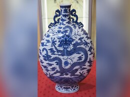 18th Century Chinese Gourd Sells For $4.6 Million At France Auction 18th Century Chinese Gourd Sells For $4.6 Million At France Auction