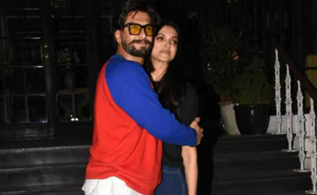 "<I>Baby Reham Karo Yaar</i>": Ranveer Singh's Comment On Wife Deepika Padukone's Post Is Breaking The Internet