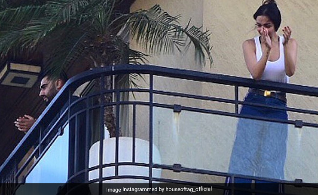 Malaika Arora और अर्जुन कपूर ने भी जनता कर्फ्यू के बीच बजाई तालियां, बालकनी में साथ खड़े आए नजर- देखें Photos