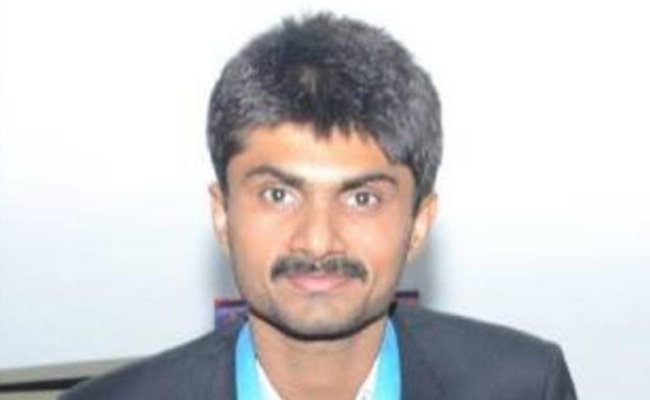 Coronavirus: नोएडा में योगी की फटकार के बाद डीएम पद से हटाए गए बीएन सिंह, सुहास एलवाई लेंगे चार्ज