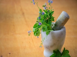 Swap Your Regular Skincare With These Effective Herbal Products Swap Your Regular Skincare With These Effective Herbal Products