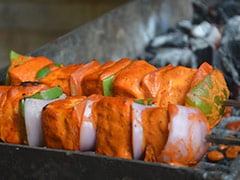 Watch: This Super Easy Paneer Tikka Can Be A Quick Starter For Your New Year Party Watch: This Super Easy Paneer Tikka Can Be A Quick Starter For Your New Year Party