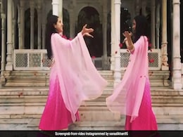 सारा अली खान ने बनारस में कुछ इस अंदाज में खेली होली, Video हुआ वायरल सारा अली खान ने बनारस में कुछ इस अंदाज में खेली होली, Video हुआ वायरल