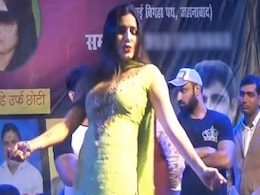Sapna Choudhary Holi Dance Video: सपना चौधरी ने होली पर बिहार में मचा दिया हंगामा, आम्रपाली दुबे के साथ स्टेज पर मचाई धूम Sapna Choudhary Holi Dance Video: सपना चौधरी ने होली पर बिहार में मचा दिया हंगामा, आम्रपाली दुबे के साथ स्टेज पर मचाई धूम