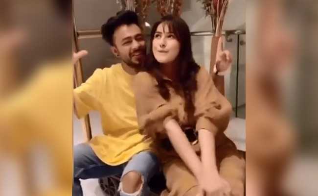 टोनी कक्कड़ के साथ रोमांस करती नजर आईं शहनाज गिल, अब सोशल मीडिया पर वायरल हो रहा है Video