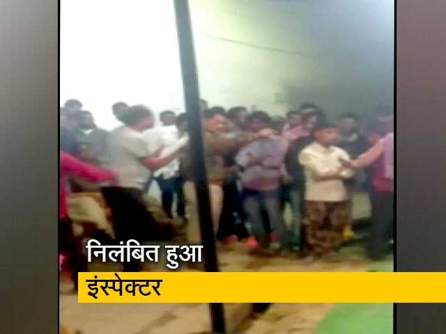 नशे में डांसर को बार-बार डांस करने को किया मजबूर, इंस्पेक्टर हुआ सस्पेंड