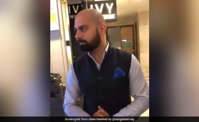 एथनिक कपड़ो में रेस्टोरेंट पहुंची महिला तो नहीं दी स्टाफ ने एंट्री, कहा- ''हमारे यहां...'' देखें Viral Video