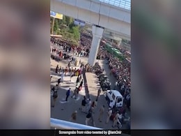 बॉलीवुड डायरेक्ट ने आनंद विहार बस अड्डे का Video किया शेयर, बोले- सोशल डिस्टेंसिंग के लिए लॉकडाउन बॉलीवुड डायरेक्ट ने आनंद विहार बस अड्डे का Video किया शेयर, बोले- सोशल डिस्टेंसिंग के लिए लॉकडाउन