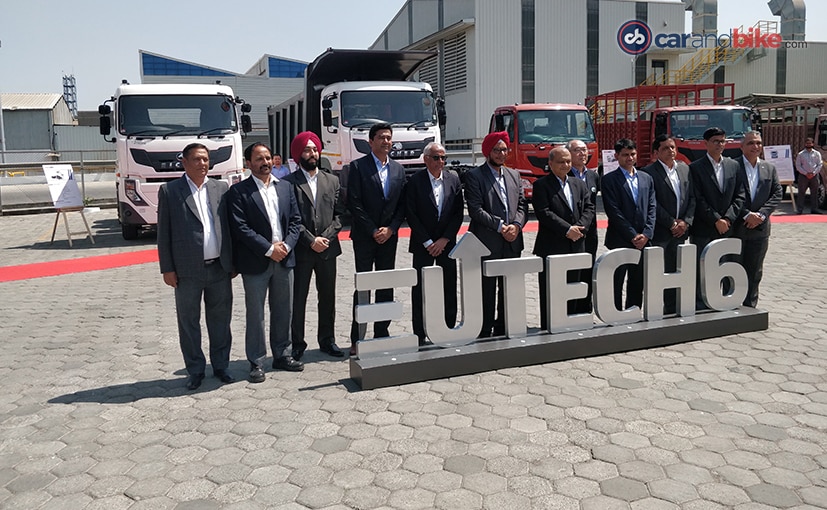 Vinod Aggarwal, MD & CEO, & Rajinder Singh Sachdeva, COO, with VECV team introducing the BS6 range