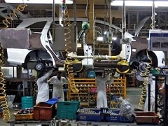 फेस्टिव सीजन में ऑटो सेक्टर में आई तेजी, गाड़ी खरीदने के लिए ग्राहकों को करना पड़ रहा है लंबा इंतजार