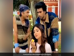शिल्पा शेट्टी चाट रही थीं नींबू, तभी राजपाल यादव ने कही दी ऐसी बात, एक्ट्रेस ने दौड़ा-दौड़कर मारा- देखें Video शिल्पा शेट्टी चाट रही थीं नींबू, तभी राजपाल यादव ने कही दी ऐसी बात, एक्ट्रेस ने दौड़ा-दौड़कर मारा- देखें Video