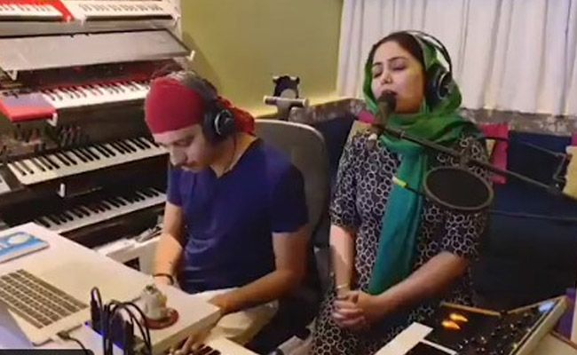 हर्षदीर कौर की 'गुरुवाणी' सुन अमिताभ बच्चन को आई मां की याद, बोले- 'वो मुझे इलाबाद से दिल्ली...'देखें Video