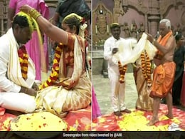 खाली श्री वेंकटेश्वर मंदिर में हुई शादी, कोरोना वायरस की वजह से पसरा है सन्नाटा- देखें Pics खाली श्री वेंकटेश्वर मंदिर में हुई शादी, कोरोना वायरस की वजह से पसरा है सन्नाटा- देखें Pics