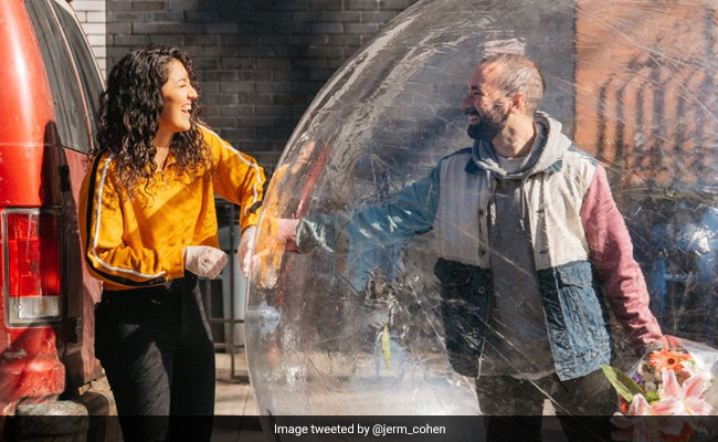 लॉकडाउन में ऐसे परवान चढ़ रहा है इश्‍क, ड्रोन के जरिए लड़की को नंबर देने वाला शख्स अब इस अंदाज में गया डेट पर, देखें Video