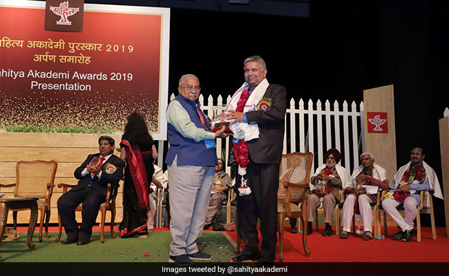 AMU Professor Recieves <i>Sahitya Akademi</i> Award
