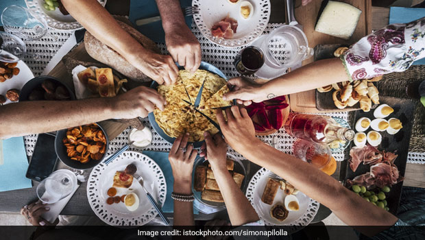 Should You Avoid Dining Out During Coronavirus? Here's What You Need To Know