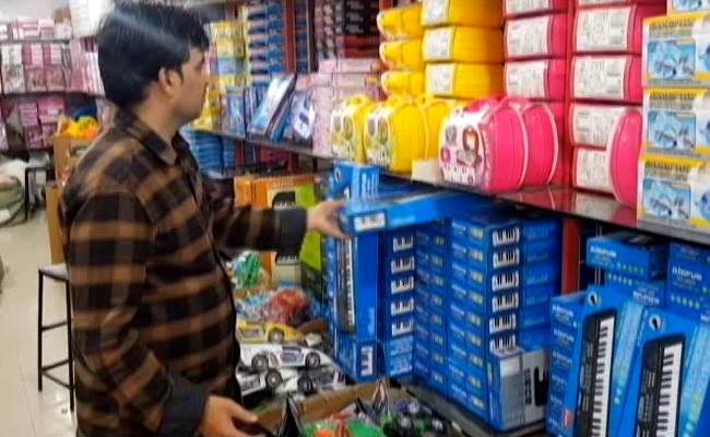 कोरोना के खतरे ने बाजार की सूरत बदरंग कर दी, दिल्ली के सदर बाजार में सन्नाटा