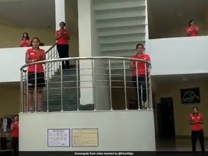 Watch: This Is How The Indian Sports Fraternity Saluted COVID-19 Fighters Watch: This Is How The Indian Sports Fraternity Saluted COVID-19 Fighters