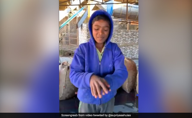 कोरोनावायरस : इस छोटे से बच्चे ने साफ-सफाई का पढ़ाया ऐसा पाठ, सेलेब्स भी हो गए हैरान