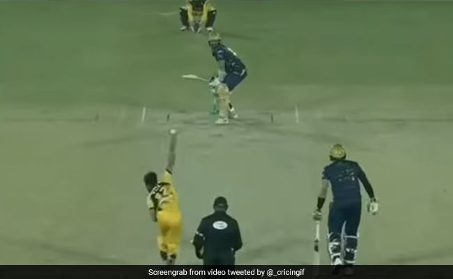 कामरान अकमल ने छोड़ा 'लड्डू' कैच, गुस्से से देखने लगा गेंदबाज, देखें Viral Video