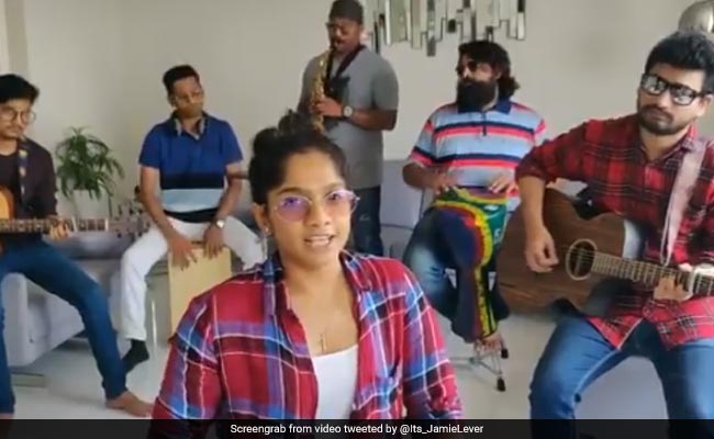 जॉनी लीवर की बेटी ने कोरोनावायरस पर बनाया सॉन्ग लेकिन गाने से पहले खुद ही लगीं खांसने और फिर...देखें Video