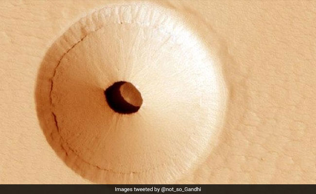 मंगल ग्रह पर दिखाई दिया रहस्यमयी छेद, NASA ने शेयर की तस्वीर, विज्ञानिक बोले- हो सकता है जीवन