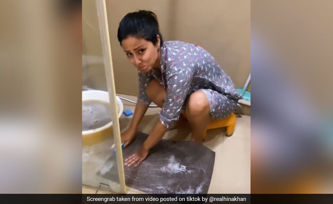 Hina Khan's Mom Put Her On Cleaning Duty. She's Not Happy About It