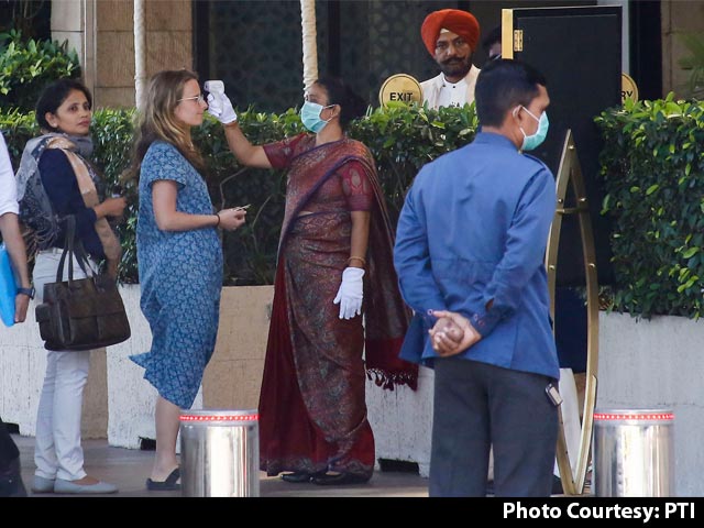 कोरोना वायरस (Coronavirus)की दहशत के बीच घटिया हैंड वॉश और सैनिटाइज़र बेचकर पैसा कमाने की होड़