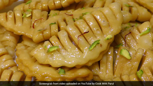 Holi 2020: Bored With The Traditional Shakar Pare? Give It A Twist With ‘Jali Shakar Pare’