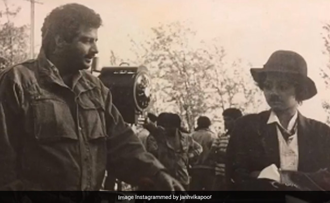 Janhvi Kapoor Makes An ROFL Meme Out Of Sridevi And Boney Kapoor's Pic From <I>Mr India</i> Sets