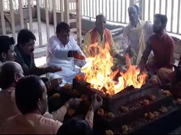 Congress MLAs In Bengaluru Being Hypnotised "In BJP Captivity": Minister Congress MLAs In Bengaluru Being Hypnotised "In BJP Captivity": Minister