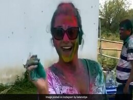विद्या बालन का रंगों से हो गया बुरा हाल, देखें होली का Video विद्या बालन का रंगों से हो गया बुरा हाल, देखें होली का Video