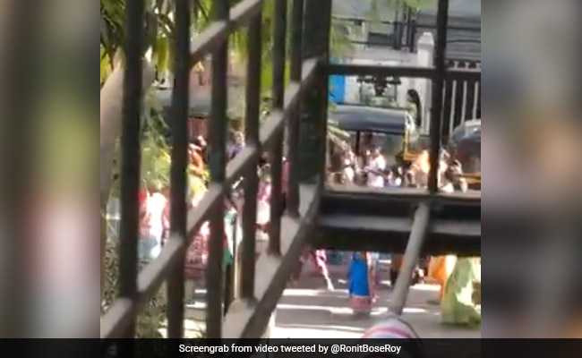 'जनता कर्फ्यू' की मेहनत पर इन लोगों ने फेरा पानी, बॉलीवुड एक्टर का यूं आया गुस्से भरा रिएक्शन...देखें Video