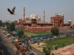 Eid-ul-Fitr To Be Celebrated On Monday In Most States; J&K, Kerala On Sunday Eid-ul-Fitr To Be Celebrated On Monday In Most States; J&K, Kerala On Sunday