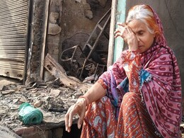 Delhi Violence: 60 वर्षीय महिला ने बताया कैसे बची आगजनी से, पहली मंजिल से कूदे बच्चे Delhi Violence: 60 वर्षीय महिला ने बताया कैसे बची आगजनी से, पहली मंजिल से कूदे बच्चे