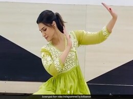 कृति सेनन ने 'कजरा रे' पर दी ऐश्वर्या राय को कड़ी टक्कर, एक्सप्रेशन्स देख आप भी करेंगे तारीफ- देखें Video कृति सेनन ने 'कजरा रे' पर दी ऐश्वर्या राय को कड़ी टक्कर, एक्सप्रेशन्स देख आप भी करेंगे तारीफ- देखें Video
